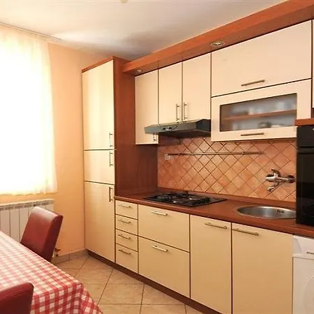 Apartman-studio Adriana 3 *